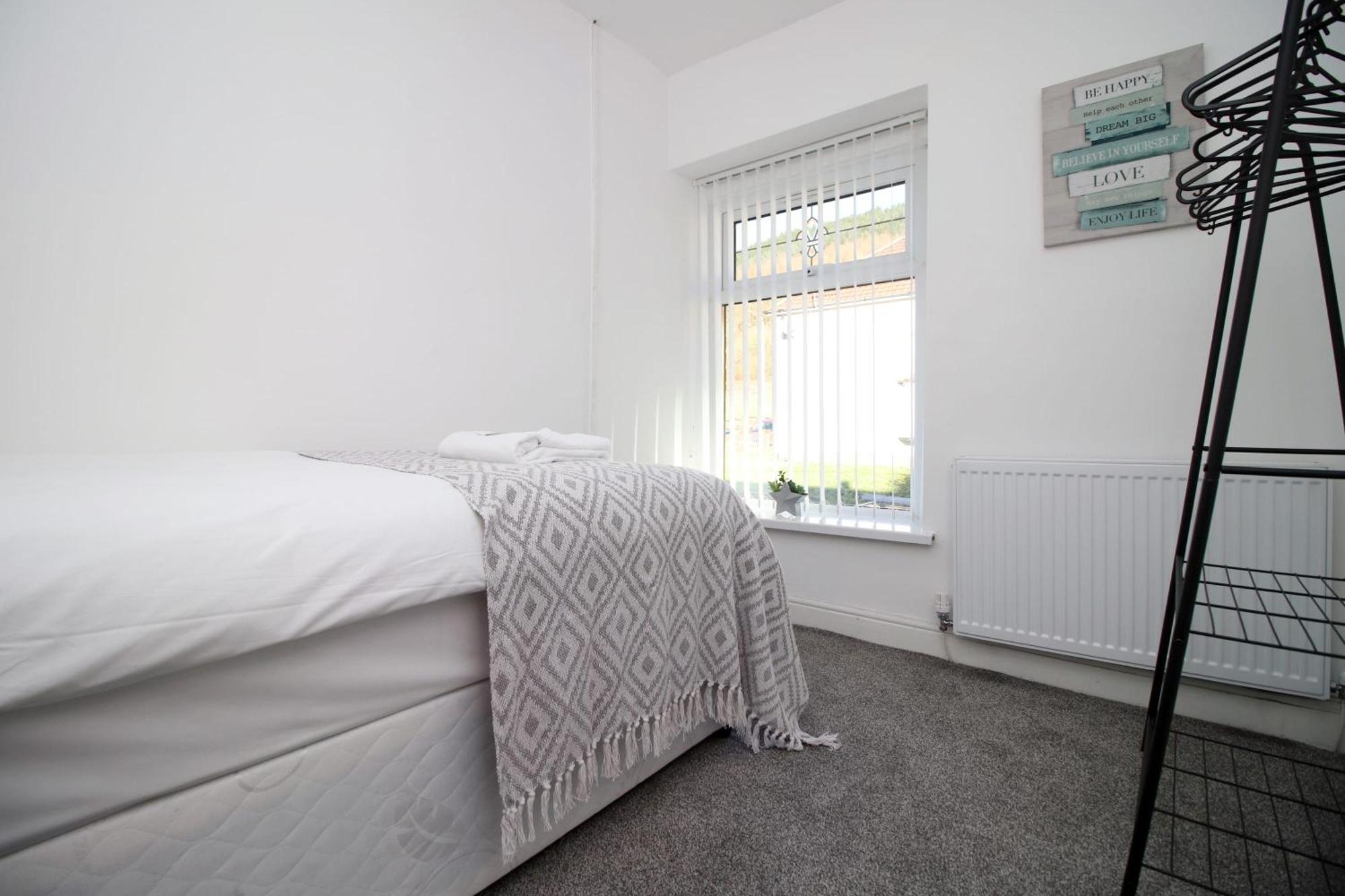 Very Special Home In Rhondda Valley Herbert House By Staystaycations Treorky Екстериор снимка